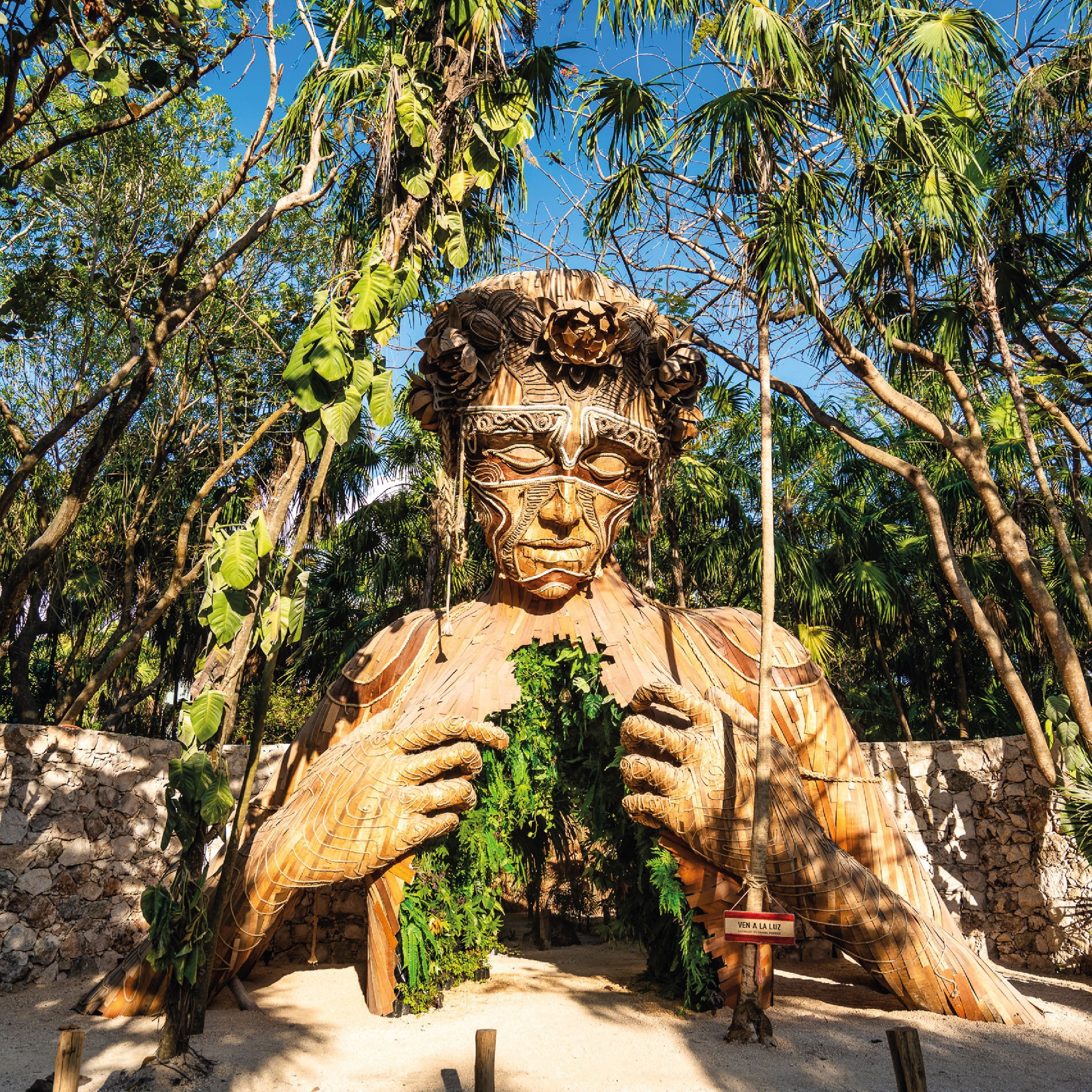 Estatua Madre Tierra.
